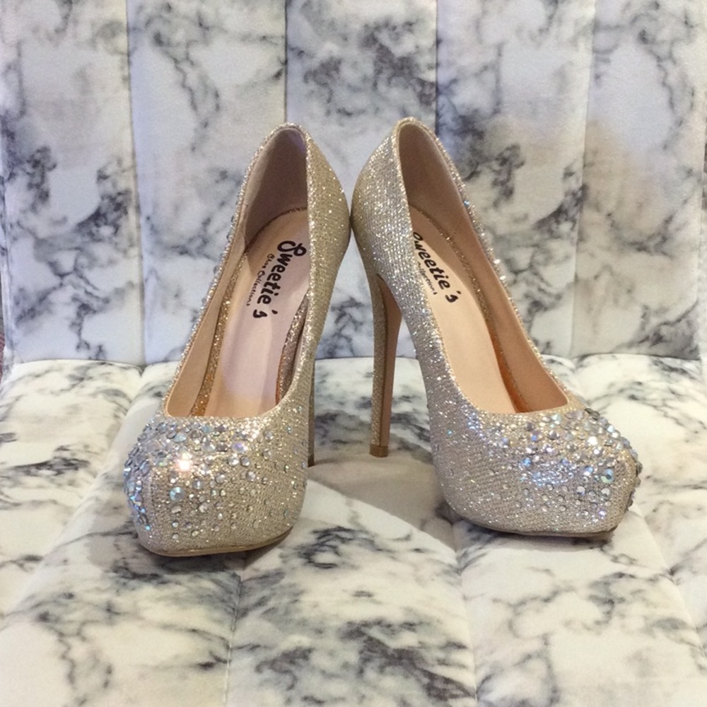 4 1/2 inch closed toe platform pump